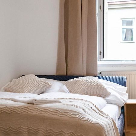 Prime Location & Peaceful Shared 2 Bedroom Apt With Backyard Wiedeń Zewnętrze zdjęcie
