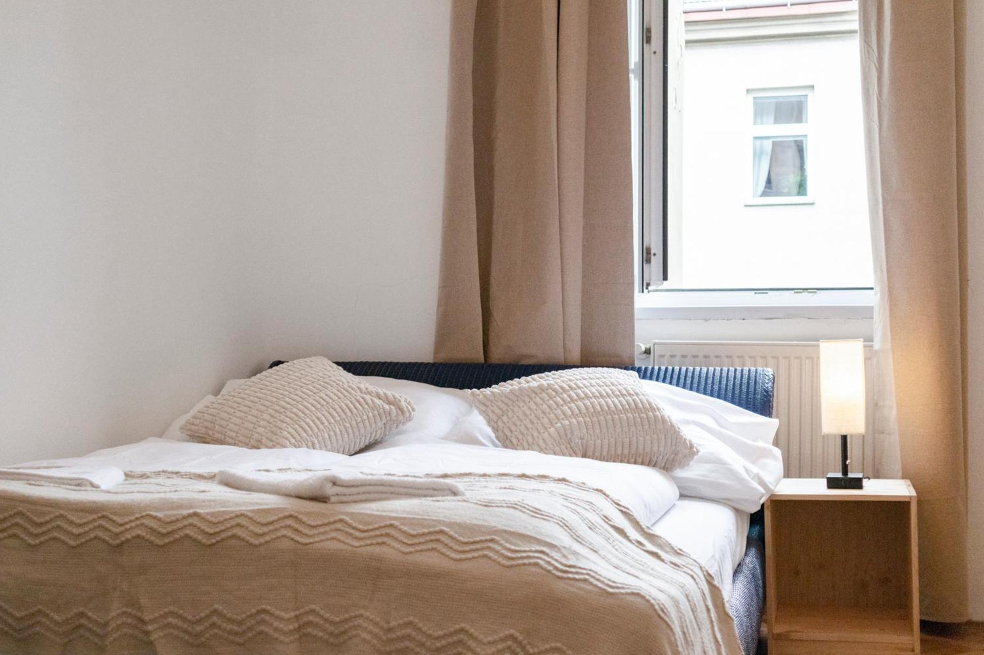 Prime Location & Peaceful Shared 2 Bedroom Apt With Backyard Wiedeń Zewnętrze zdjęcie