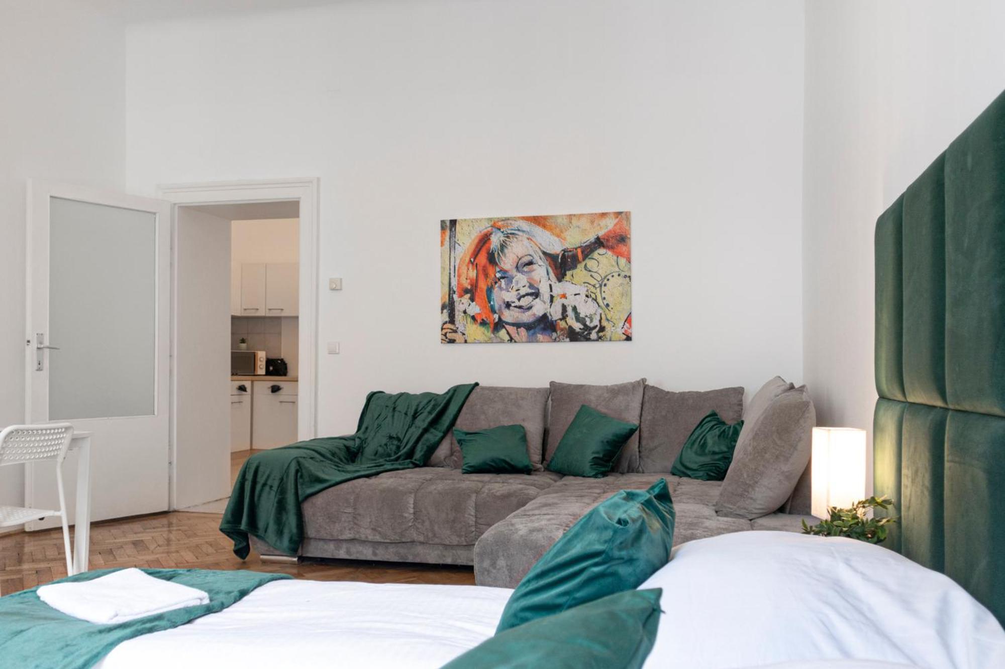 Prime Location & Peaceful Shared 2 Bedroom Apt With Backyard Wiedeń Zewnętrze zdjęcie