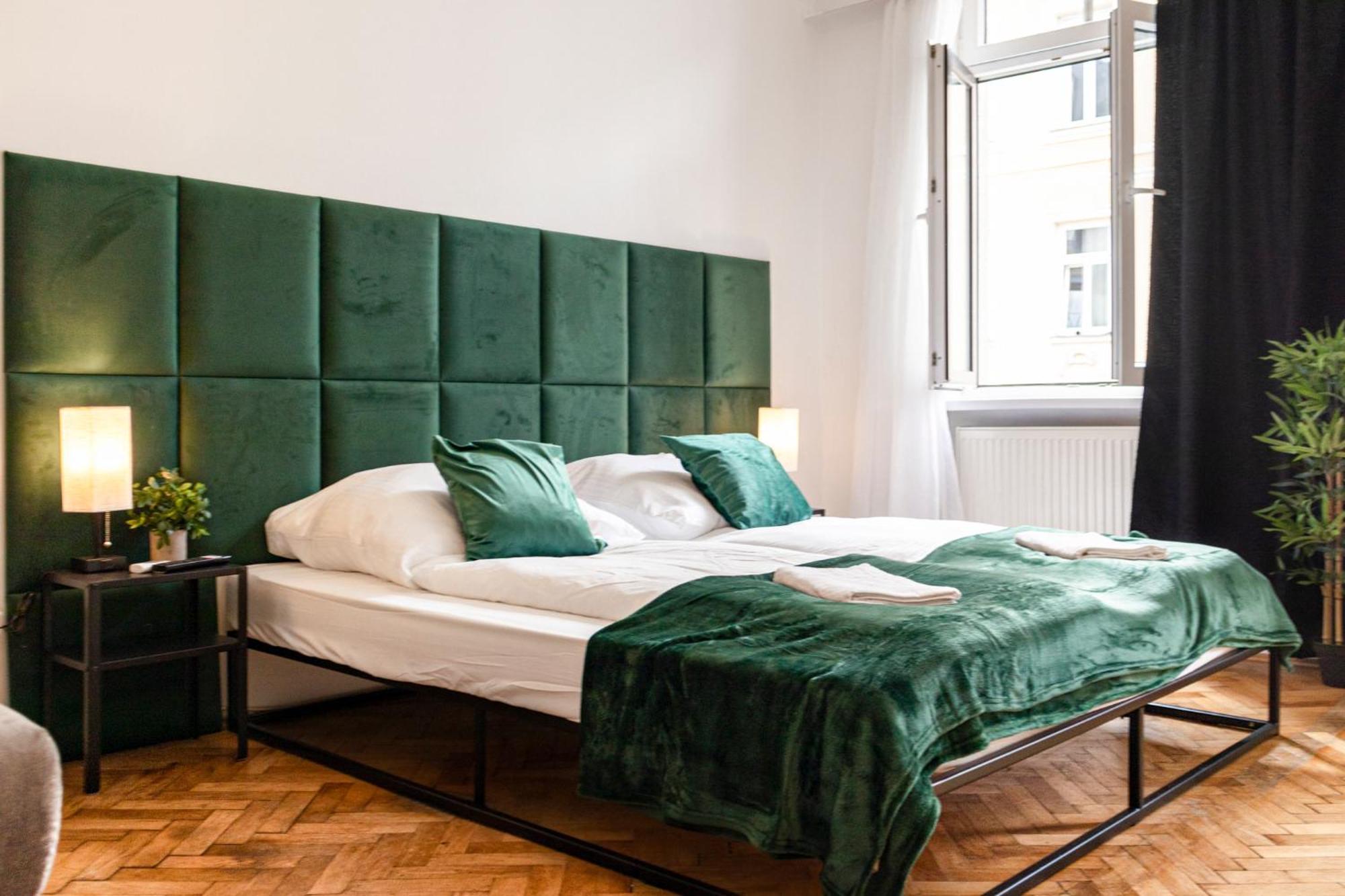 Prime Location & Peaceful Shared 2 Bedroom Apt With Backyard Wiedeń Zewnętrze zdjęcie