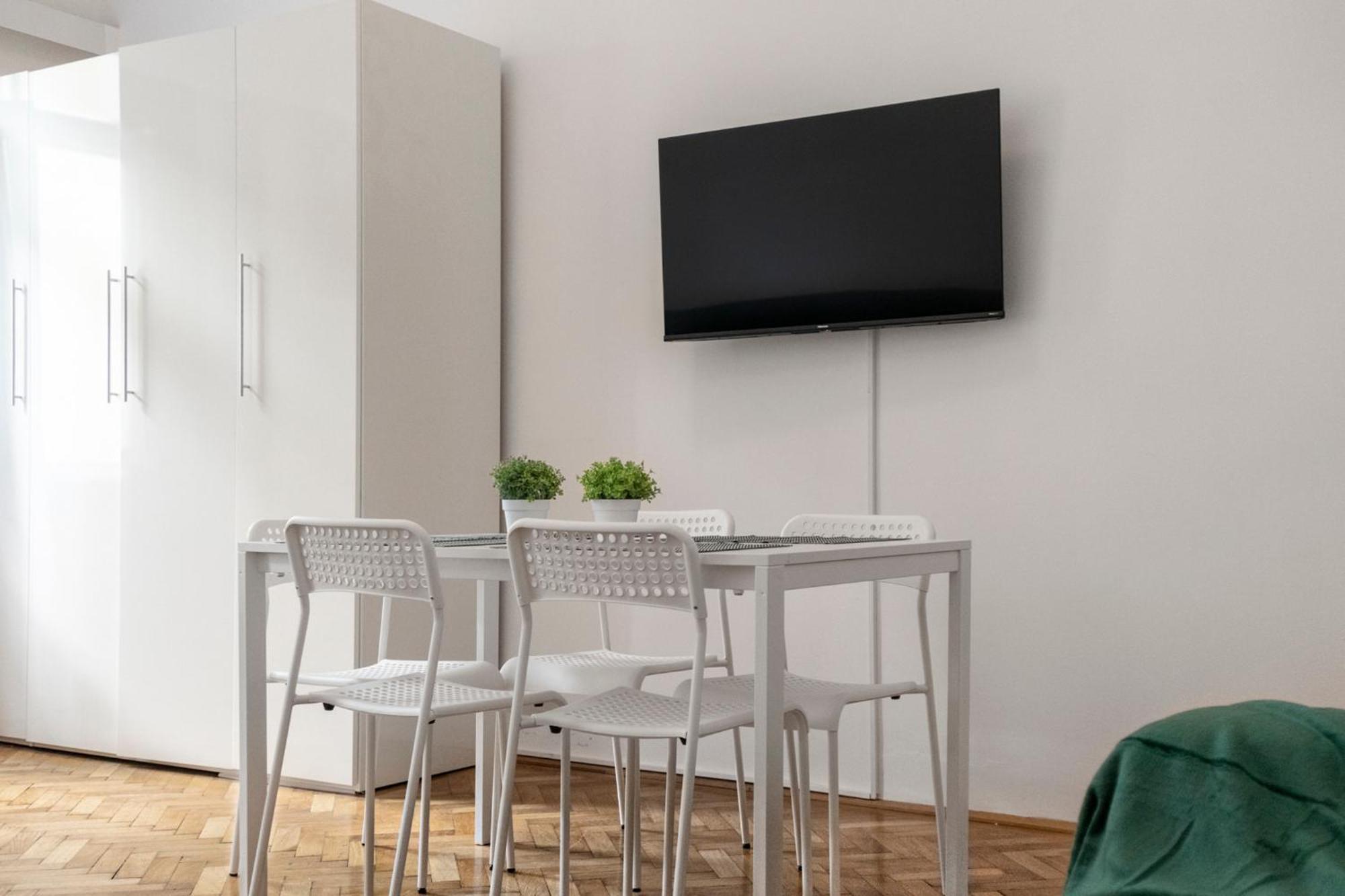 Prime Location & Peaceful Shared 2 Bedroom Apt With Backyard Wiedeń Zewnętrze zdjęcie