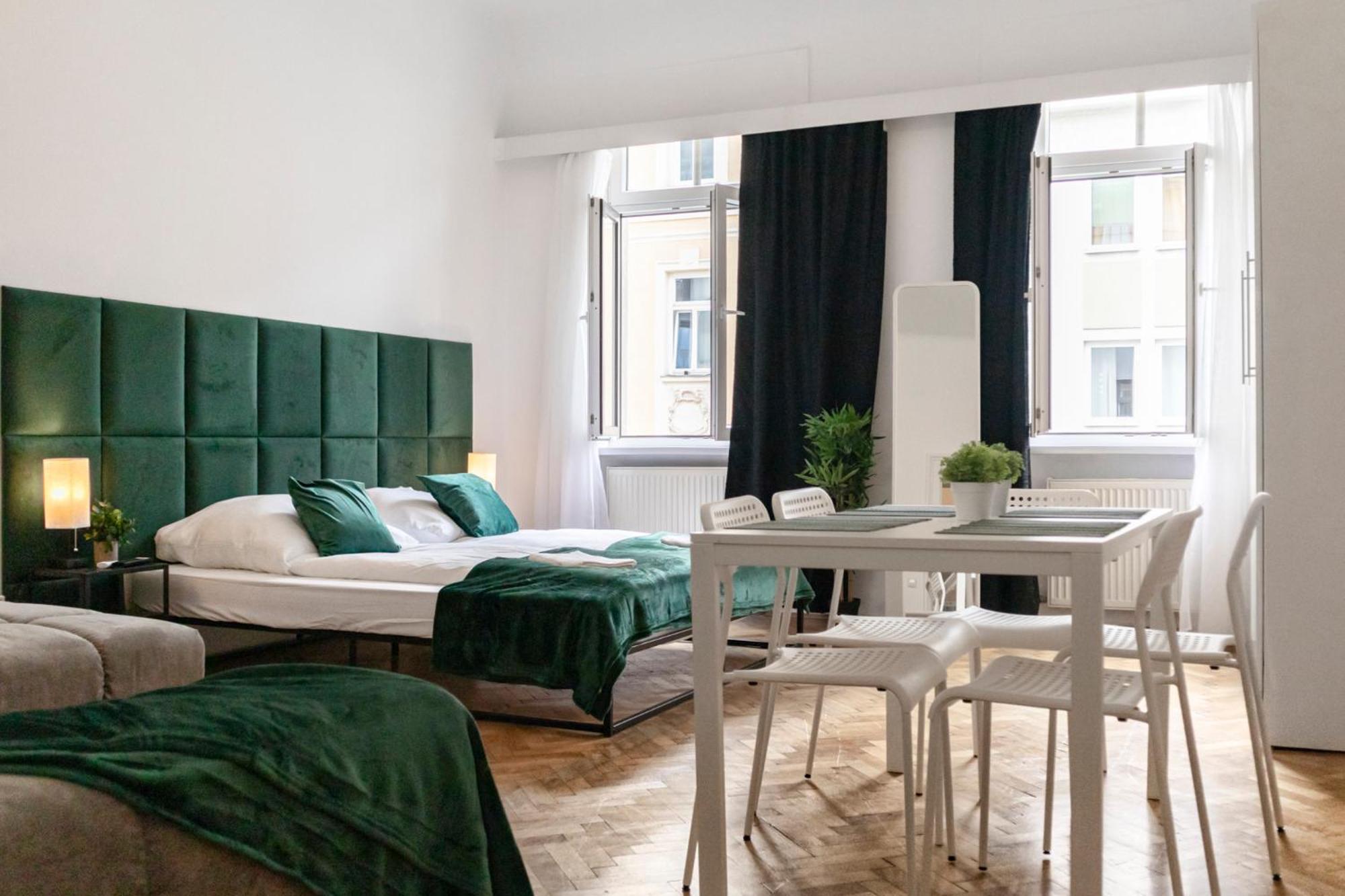 Prime Location & Peaceful Shared 2 Bedroom Apt With Backyard Wiedeń Zewnętrze zdjęcie